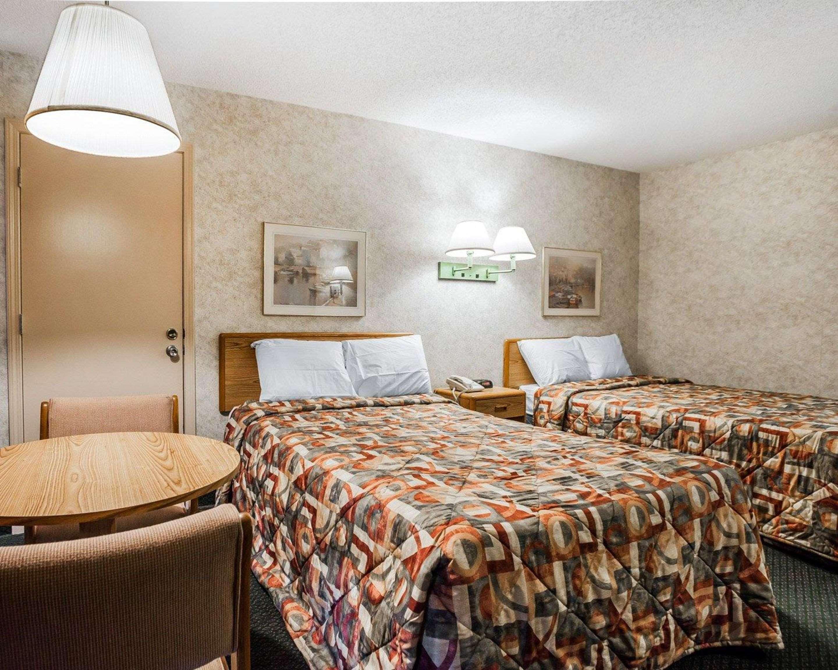 Econo Lodge Джеферсън Сити Екстериор снимка