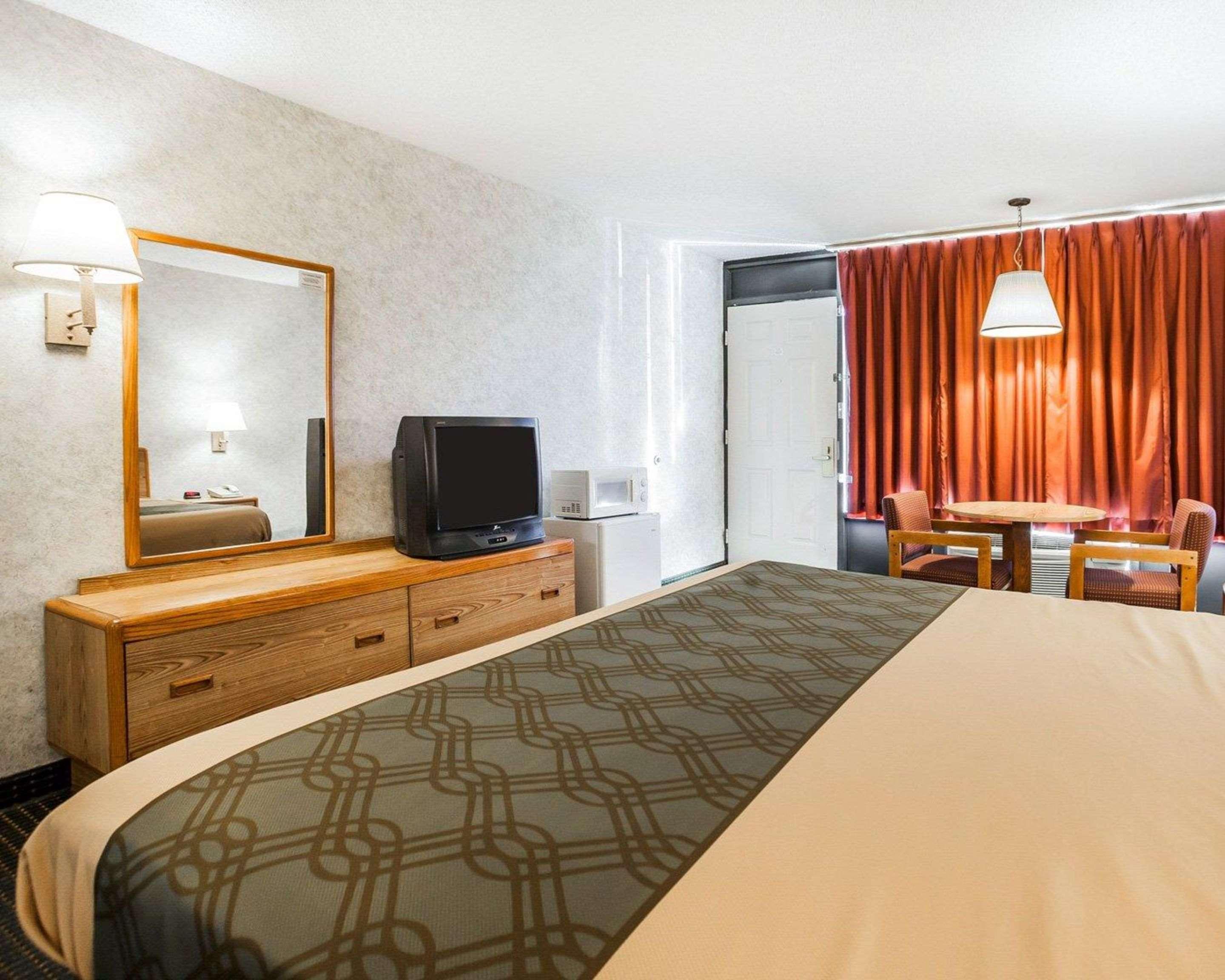 Econo Lodge Джеферсън Сити Екстериор снимка