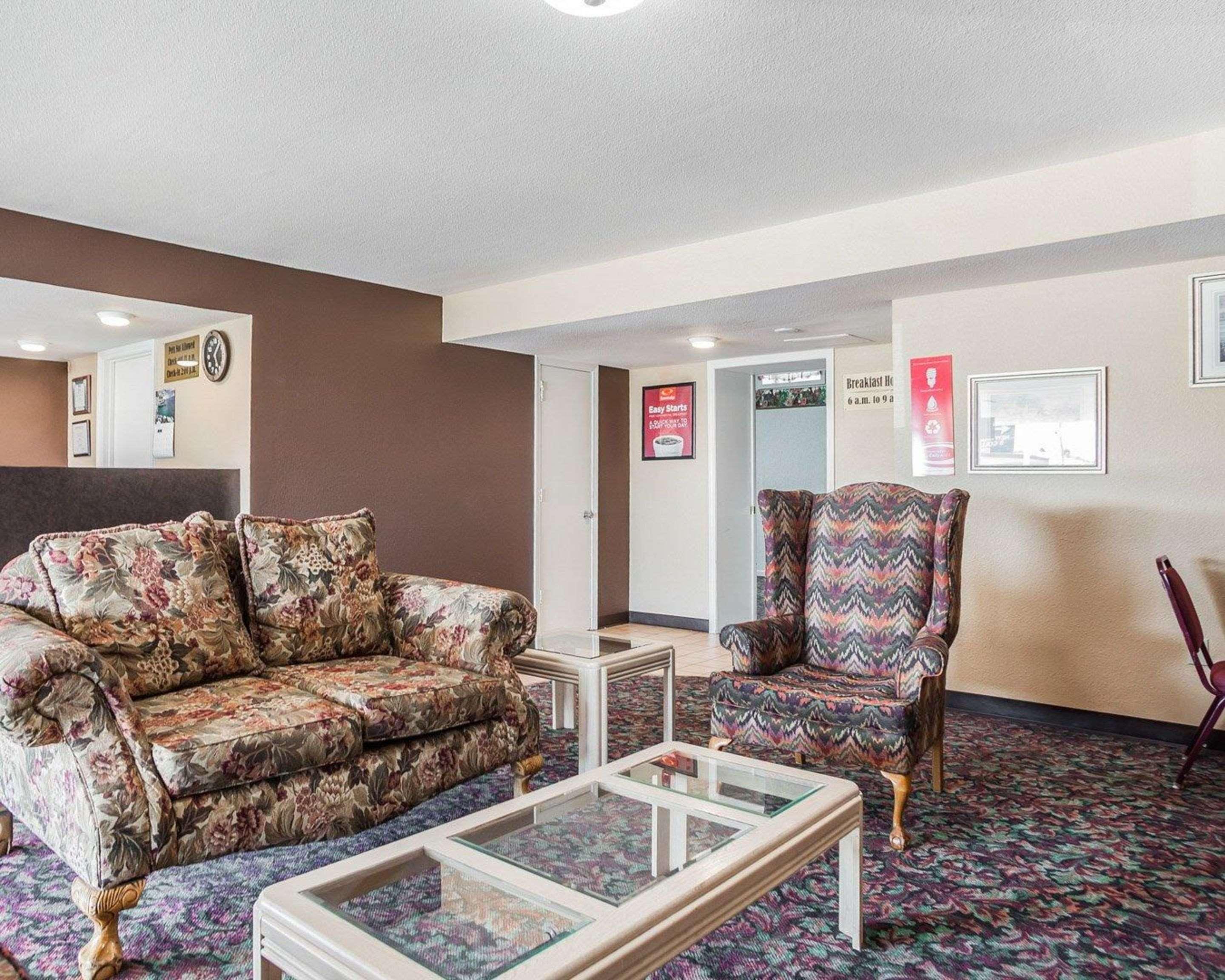 Econo Lodge Джеферсън Сити Екстериор снимка