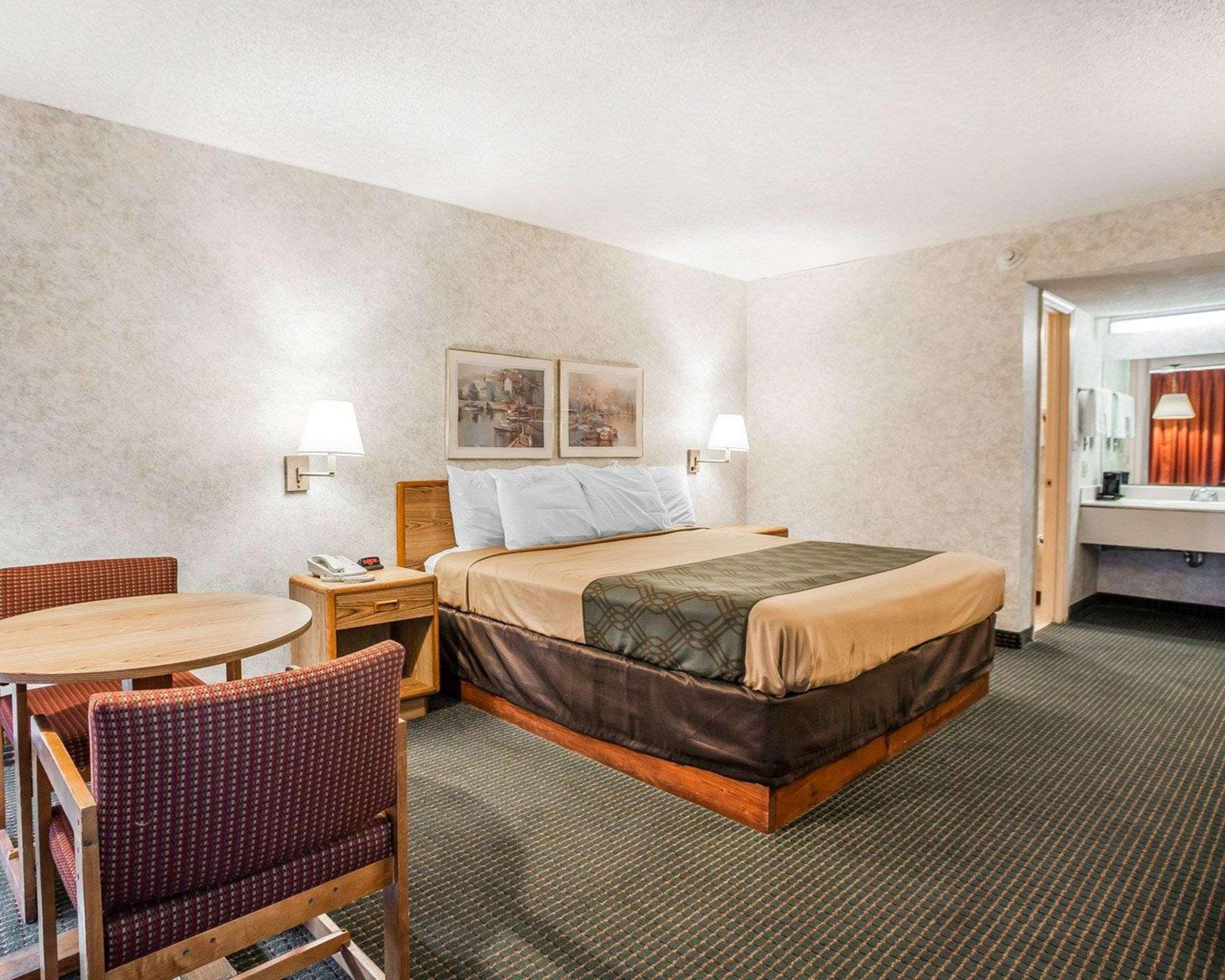 Econo Lodge Джеферсън Сити Екстериор снимка